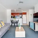 Spectacular Darling Harbour View Apartment & Parking
