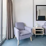 Spectacular Darling Harbour View Apartment & Parking