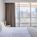 Spectacular Darling Harbour View Apartment & Parking