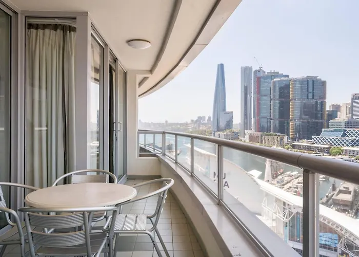 Spectacular Darling Harbour View Apartment & Parking