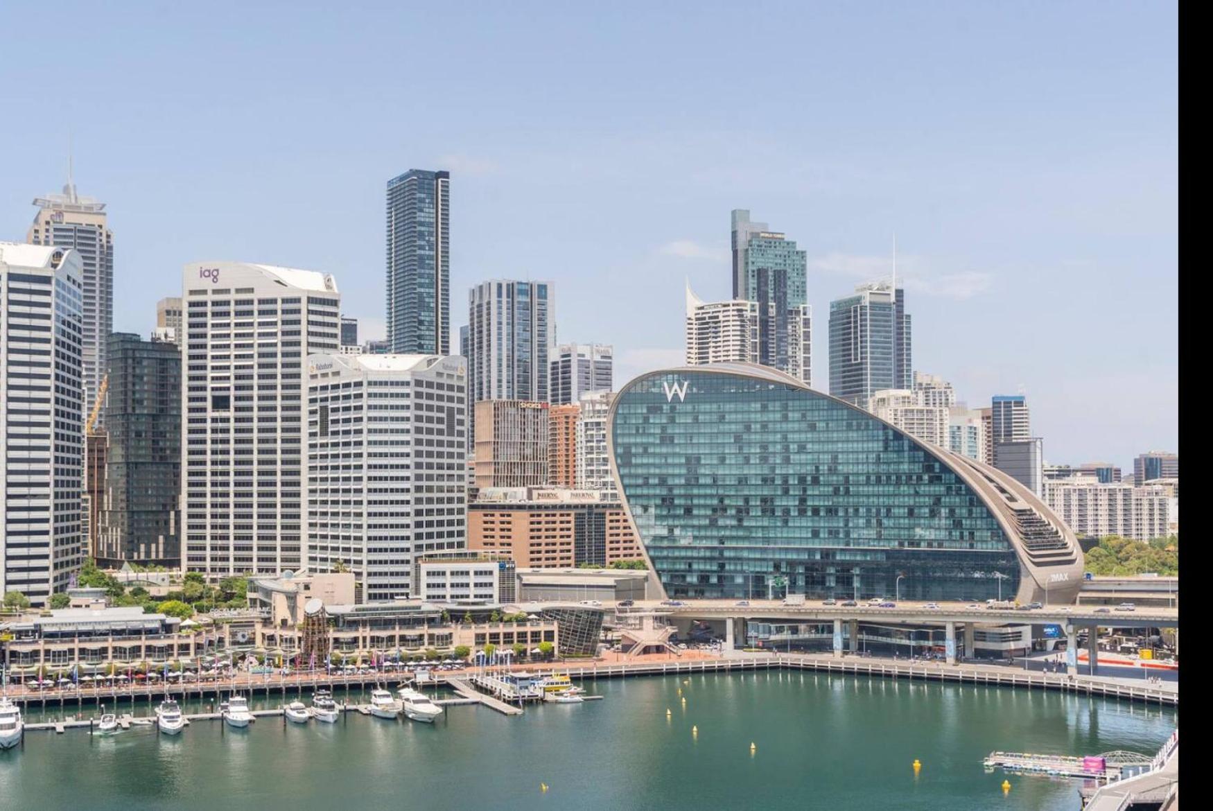 Spectacular Darling Harbour View & Parking Apartment Sydney
